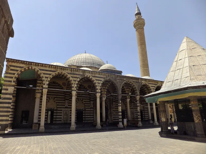 Behram-pašin moskeija Diyarbakırissa – Sinanin 1500-luvun mestariteos
