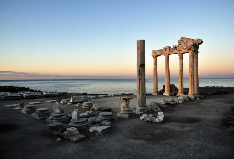 The Temple of Apollo in Side — Sunset over the Corinthian columns