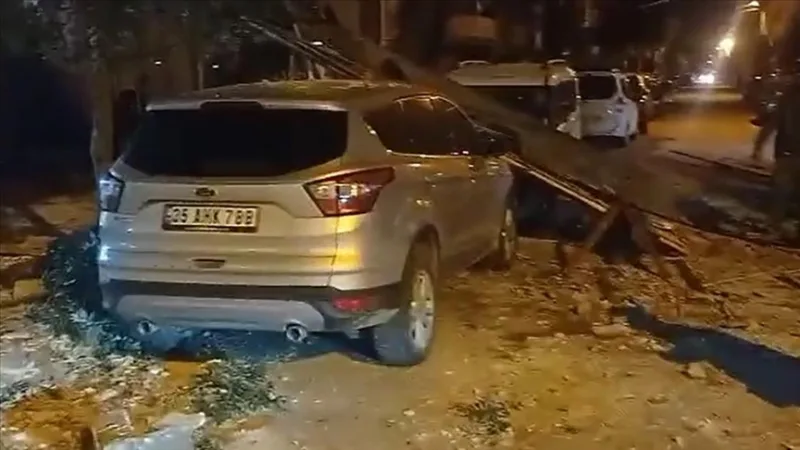 Сильный шторм негативно повлиял на жизнь в Манисе