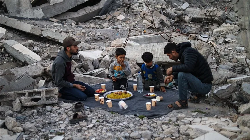 Aufgrund der völkermörderischen Angriffe Israels und der Beschränkungen für Hilfsgüter begann der Ramadan für die Menschen im Gazastreifen in Armut