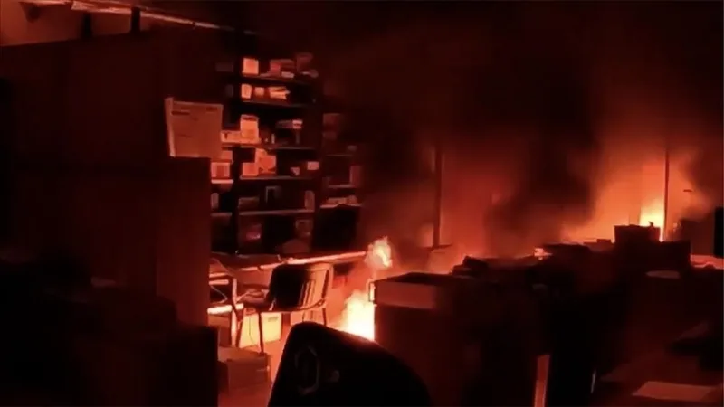 In Tsjechië is een fabriek in brand gestoken die banden heeft met het Israëlische wapenbedrijf Elbit Systems