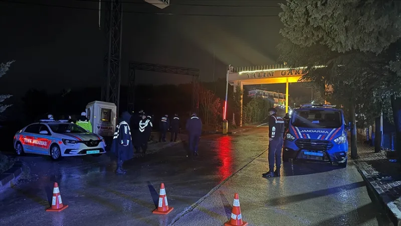 נערכו חיפושים בארבעה עסקים בבעלותו של יאלים, ראש עיריית אושאק, שנעצר במסגרת חקירת שוחד