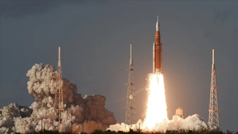 Im Rahmen der NASA-Mission Artemis II startete die NASA das Raumschiff Orion zum Mond