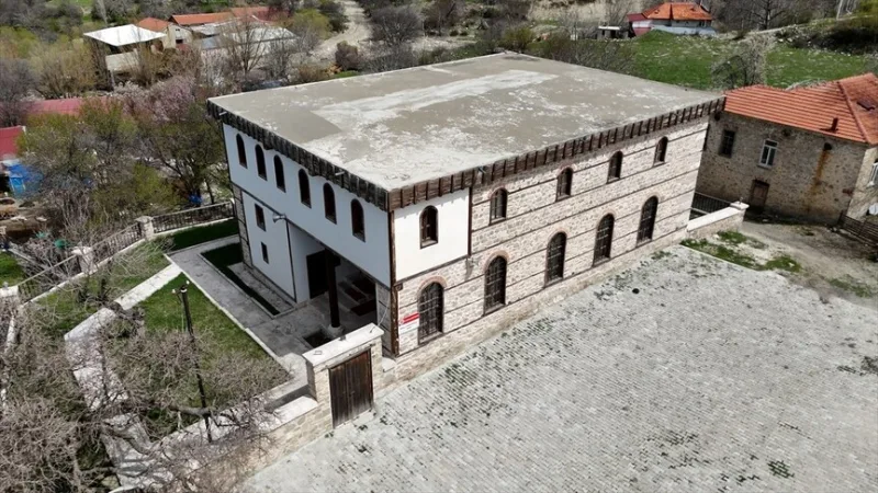 Мечеть без купола в Іспарті вже близько 800 років протистоїть часу