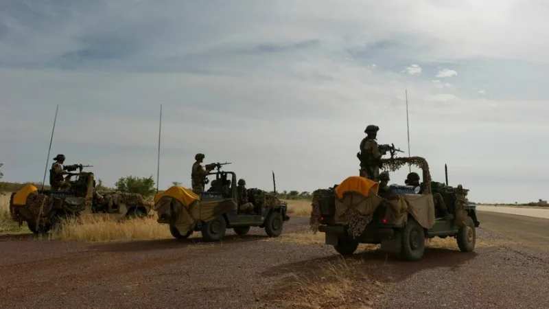 El ejército de Mali ha informado de que grupos armados han lanzado ataques contra distintos puntos del país